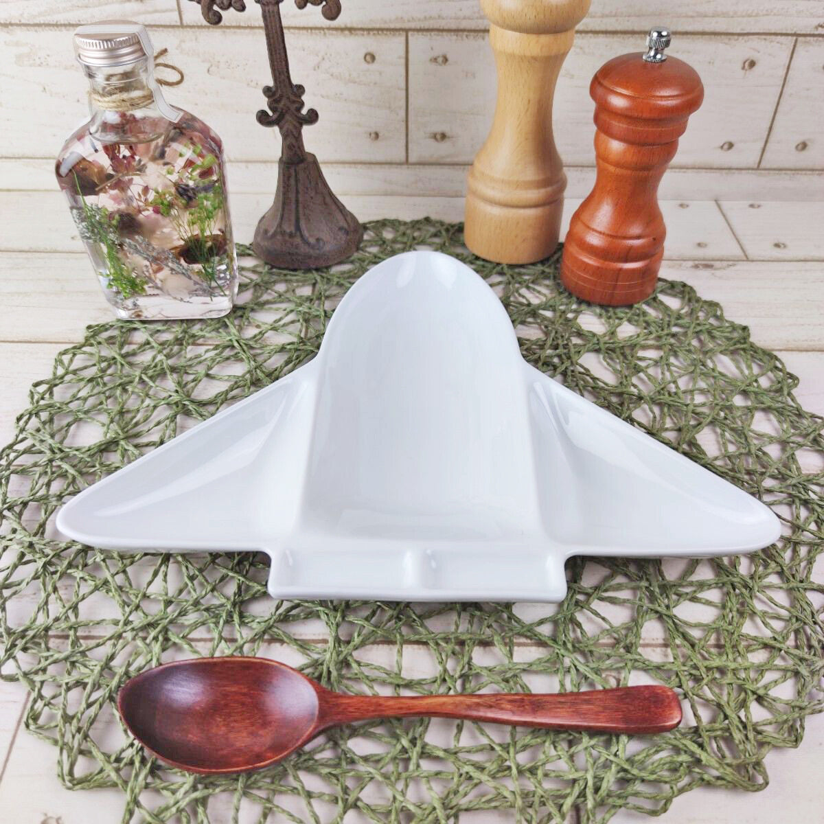 Airplane-Shaped Divided Kids Plate