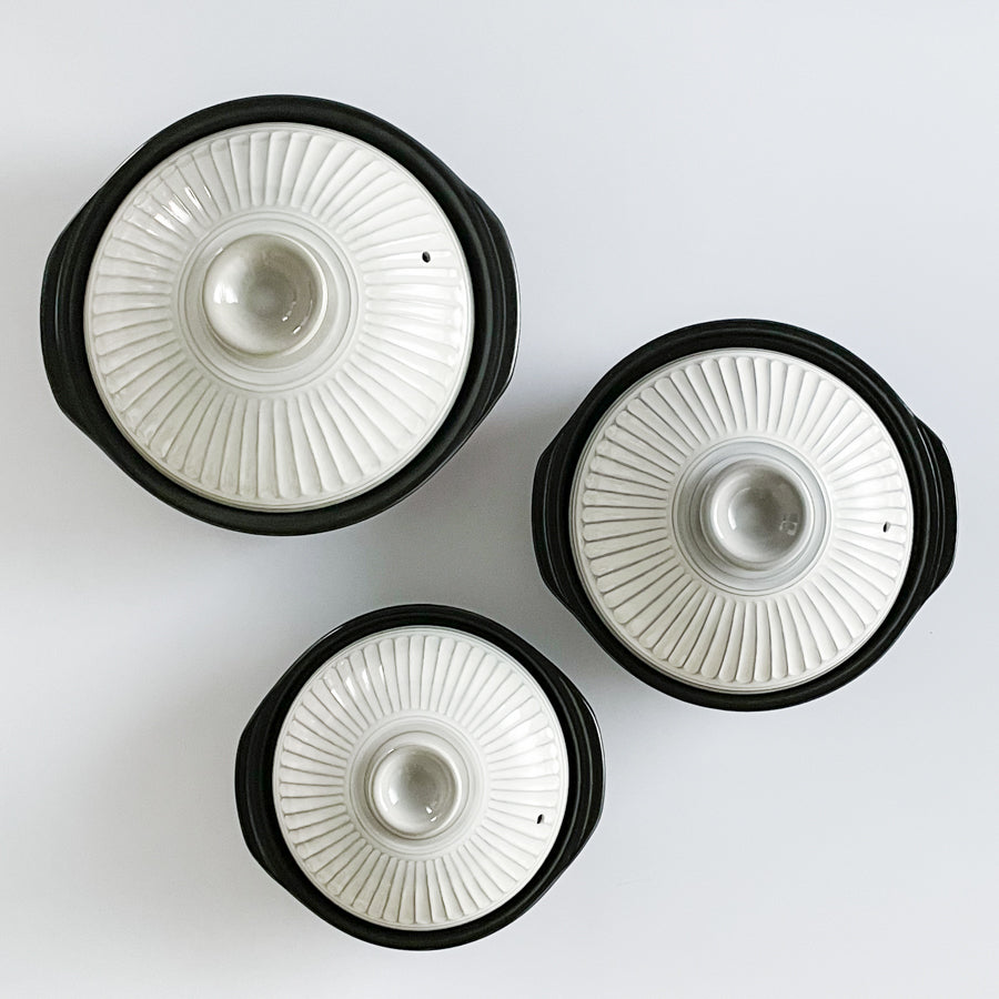 Kikka Chrysanthemum Donabe Clay Pot  (Multiple Sizes)